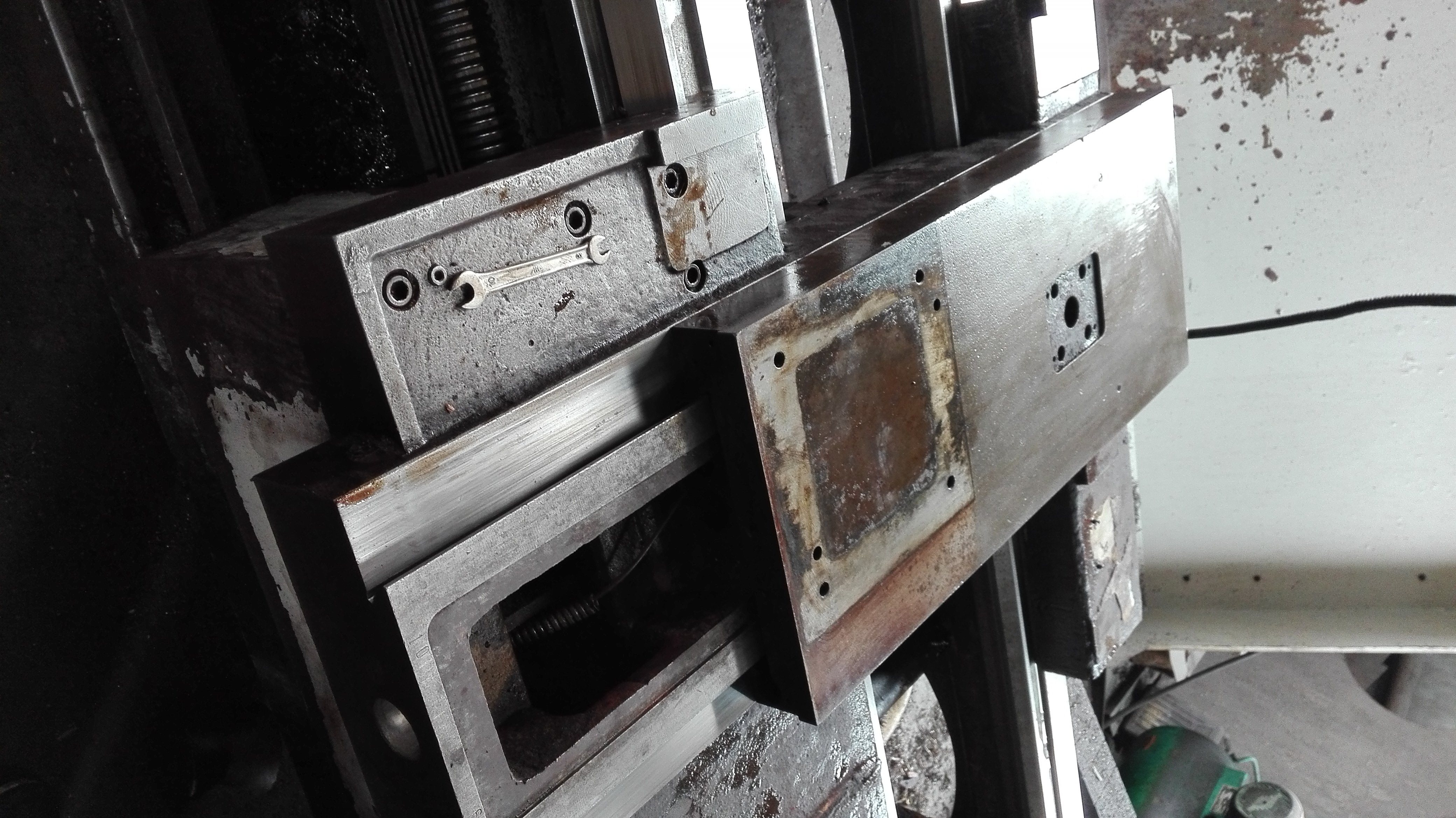 配刮滑板及鑲條